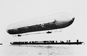 https://upload.wikimedia.org/wikipedia/commons/thumb/c/c6/First_Zeppelin_ascent.jpg/300px-First_Zeppelin_ascent.jpg