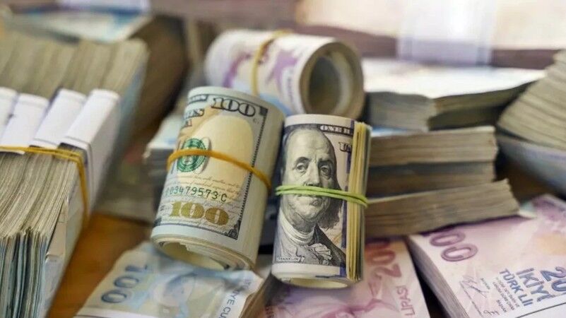 Güçlenen dolar, altını baskıladı