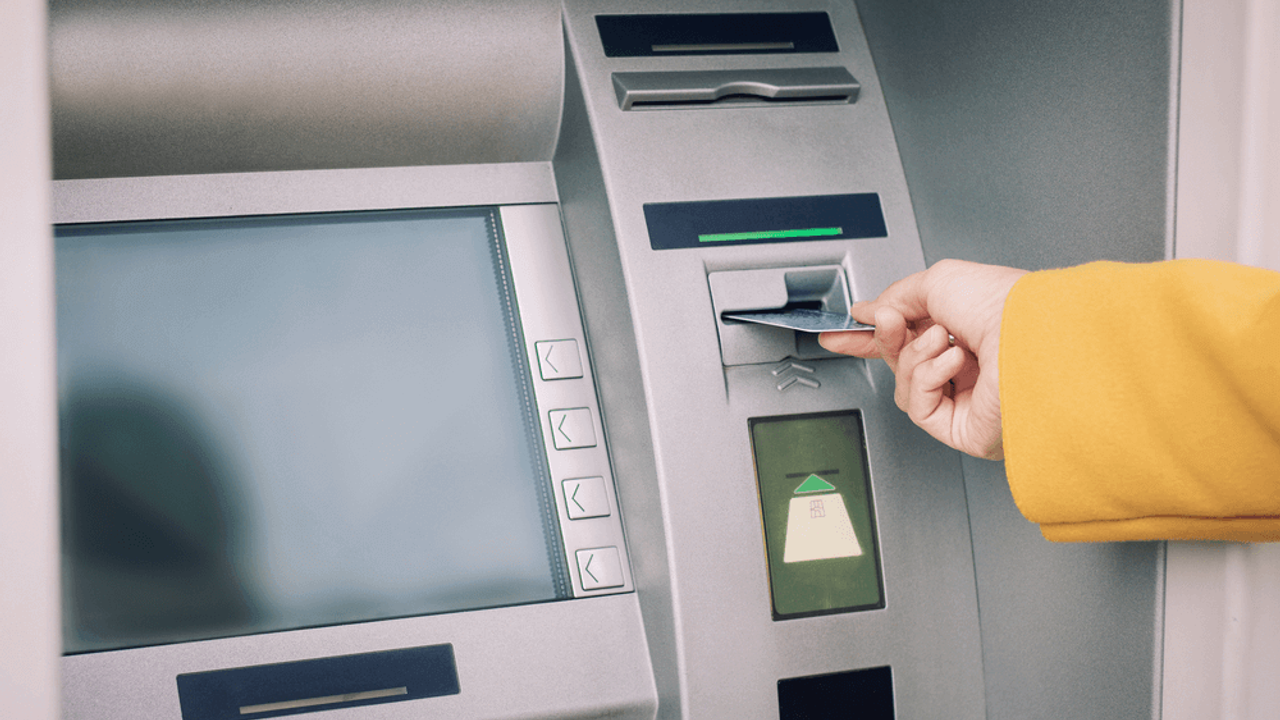 Banka Şubelerinde 'Yasaya Aykırı' Uygulama