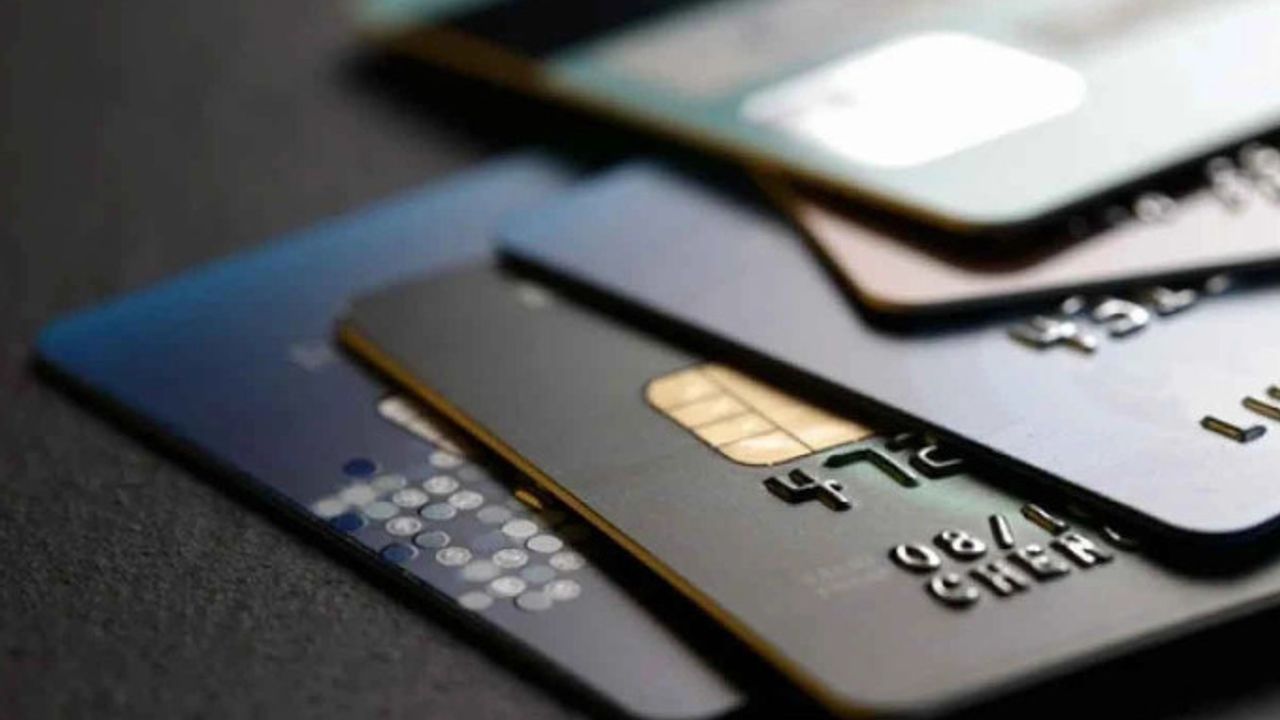 Tasarruflar tükeniyor, kredi kartı harcamaları artıyor