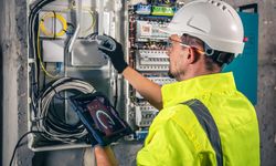 Elektrikçiler yapay zekâ kaynaklı işsizliğe meydan okuyor