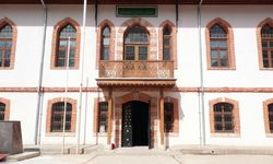 ÇANDARLININ GÖLGESİNDE