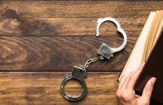 İşçi hakkında adli kontrol tedbiri uygulanması haklı fesih nedeni midir ?
