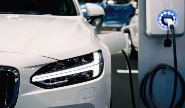 Elektrikli araçta voltaj yükseliyor