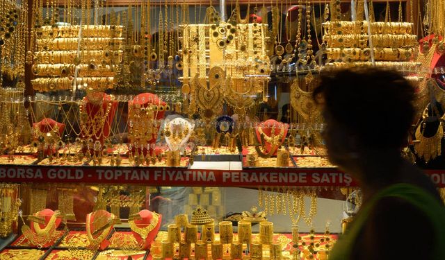 Kapalı Çarşı'da makas 100 lirayı buldu: Gram altın zirveden geriledi