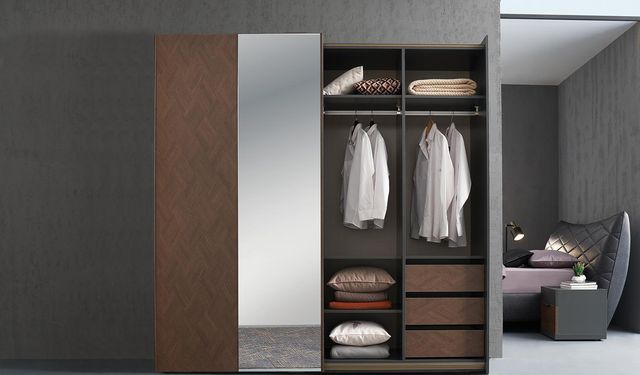 İşveren, işçiye tahsis edilen ofis, masa, dolap gibi alanları arayabilir mi?