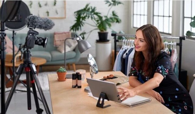 Influencerlar gençlere fazla para harcatıyor