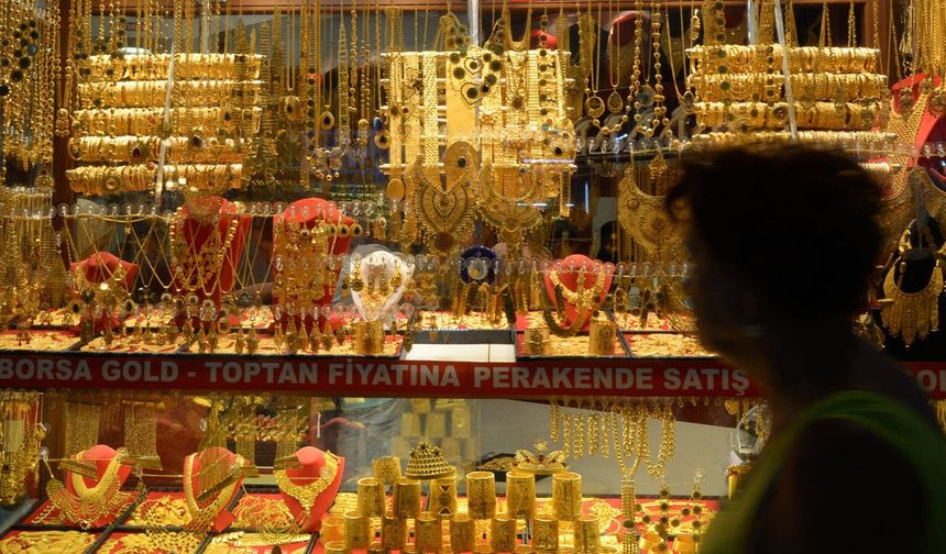 Kapalı Çarşı'da makas 100 lirayı buldu: Gram altın zirveden geriledi