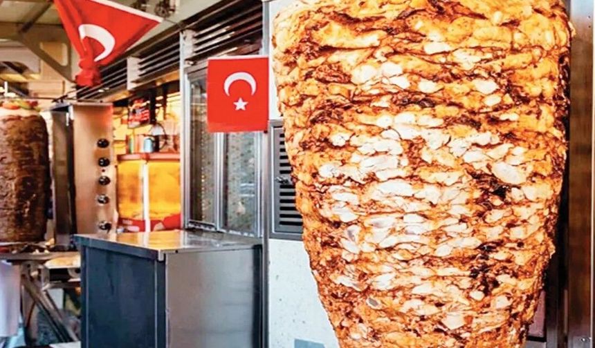 Tavuk dönerin Türkiye'de 40 yılı: İlk kimin aklına geldi, kaça sattı?