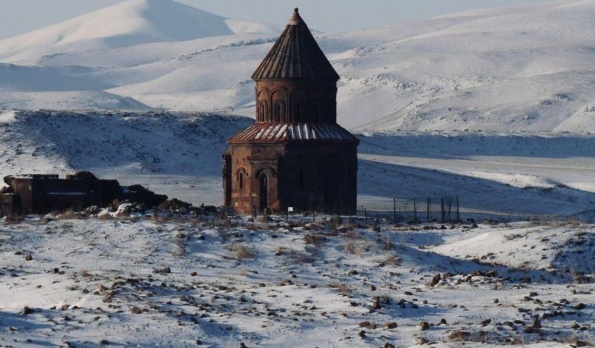 Şeref Oğuz yazdı: Kars kendini unuturken…