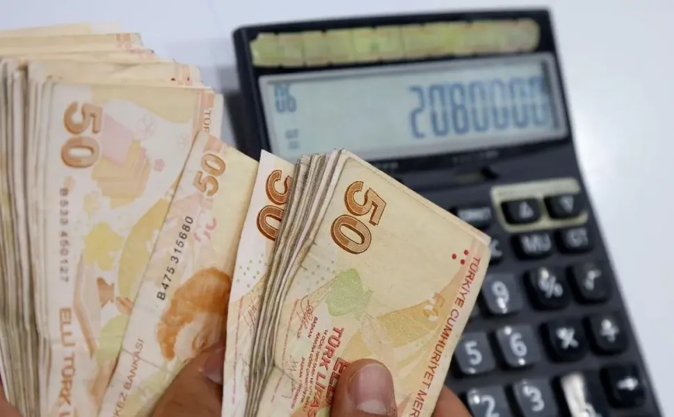 Mevduat faizi yükseldi, vatandaş TL’de kaldı