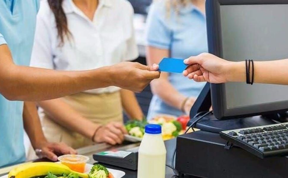 Yemek kartı/çeki/kuponu gibi araçlarla sağlanan yemek yardımları sigorta prim kesintisine tabi tutulacak!