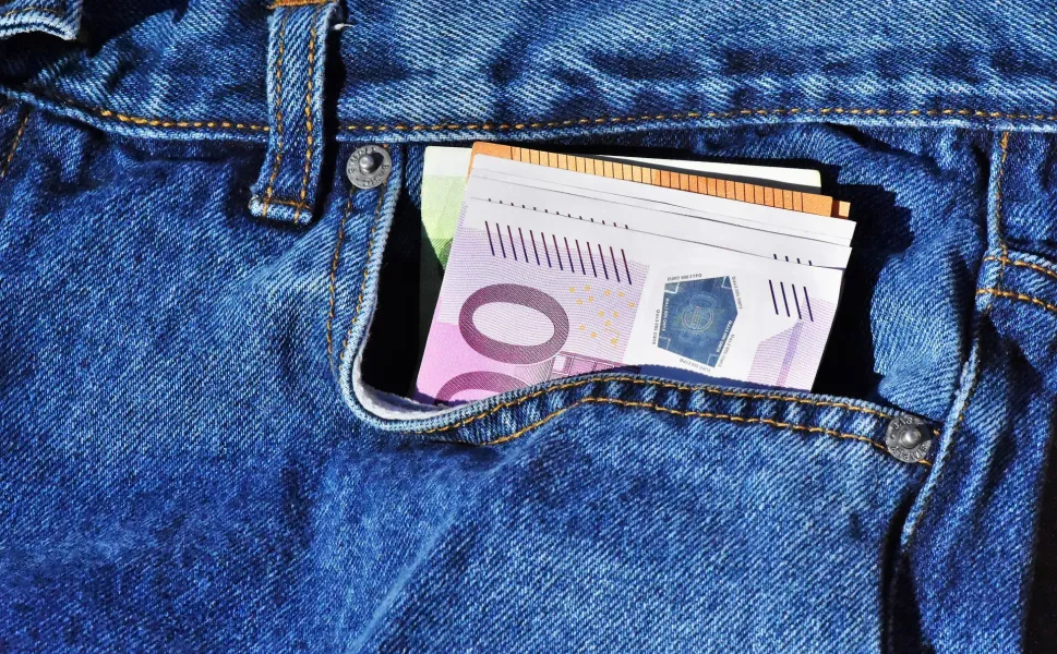 Hırsızlık suçlamasıyla yargılanan işçinin delil yetersizliğinden beraat etmesi haklı feshi haksız hale getirir mi?