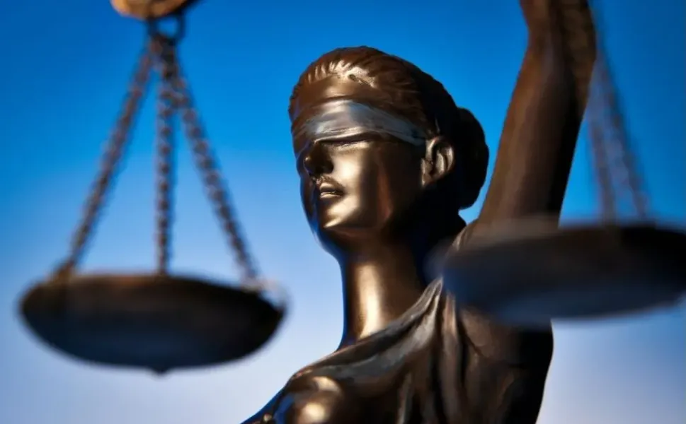 Şeref Oğuz yazdı: Hukuk kalmadı, avukat verelim