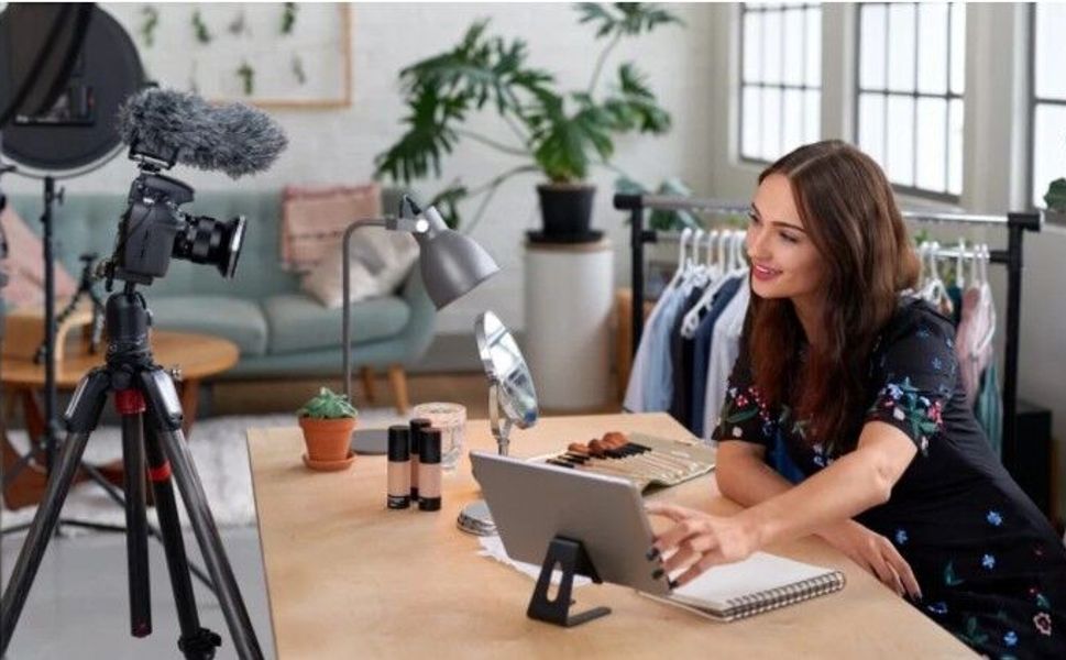 Influencerlar gençlere fazla para harcatıyor