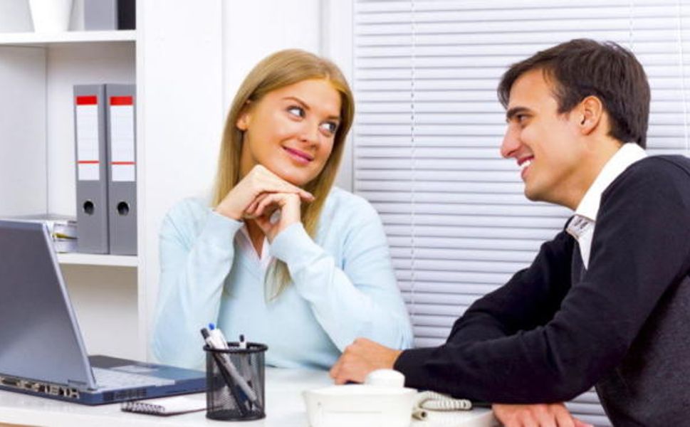 İş yerinde gönül ilişkisi işten atılma sebebi olur mu?